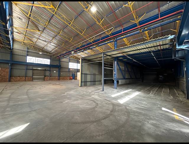 1,969M² WAREHOUSE TO LET IN CLAYVILLE
